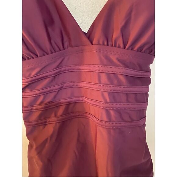 Coastal rose, NWT women’s burgundy V-neck cross back from suit size 8 - Picture 2 of 7